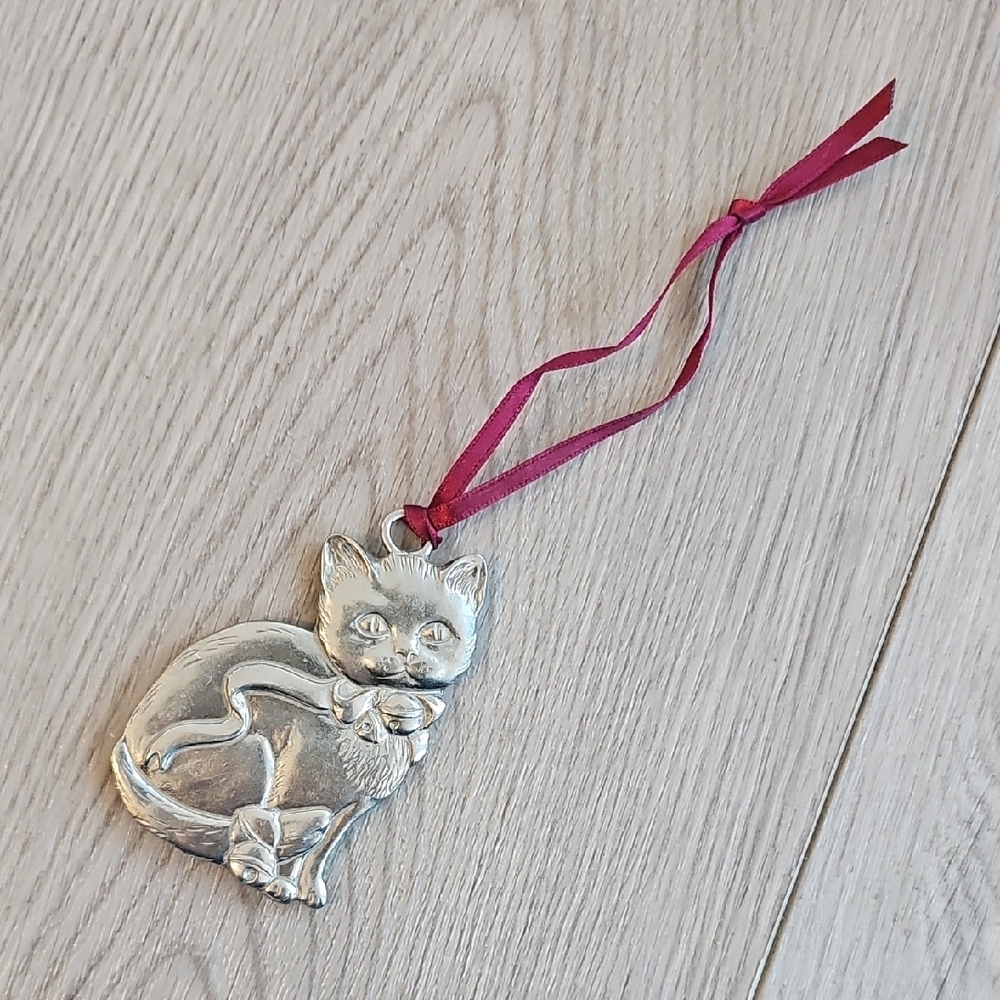 Vintage 80s Pewter Cat Christmas‎ Ornament